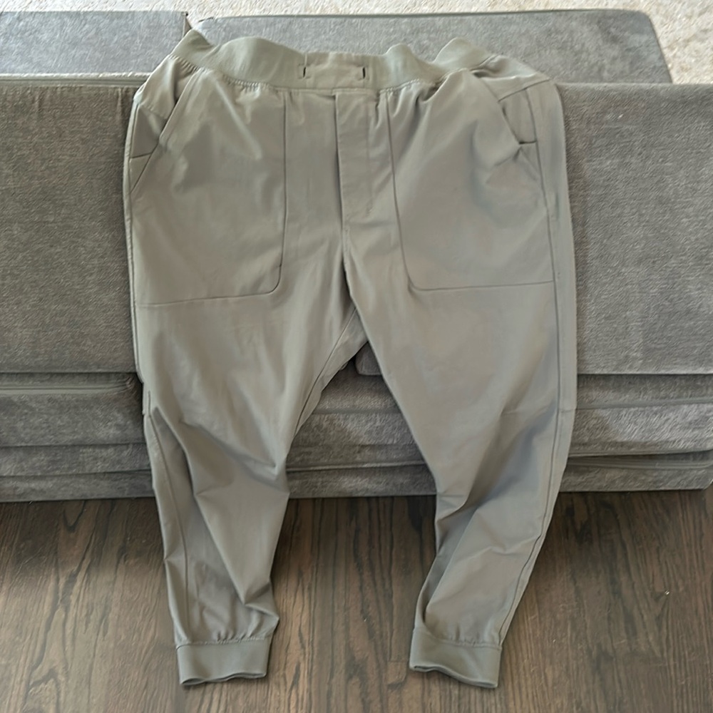 *Lululemon like new joggers*